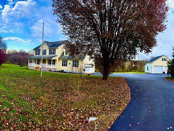 2nd image of 15665 Fox Chase Ln
