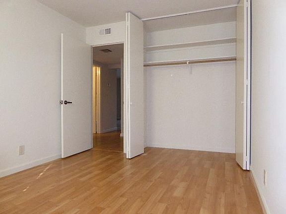 4th image of 981 Mangrove Ave APT B