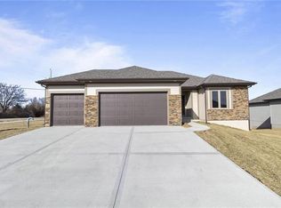 1314 NW Hickorywood Ct, Grain Valley, MO 64029