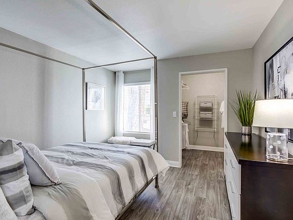 5th image of 6500 Vegas Dr #213