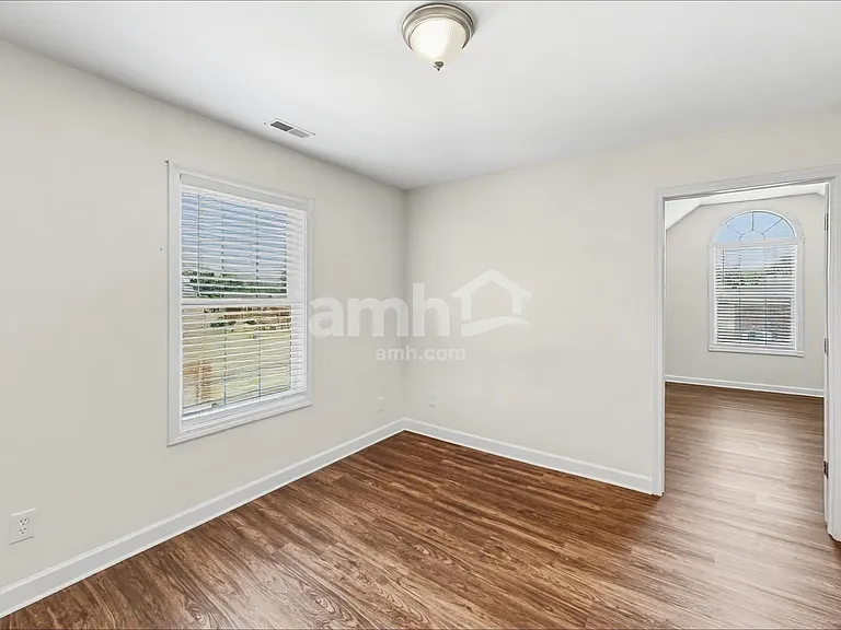 1305 Bantry Dr — Photo 15