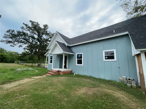 102 Lewis St, Elkhart, TX 75839