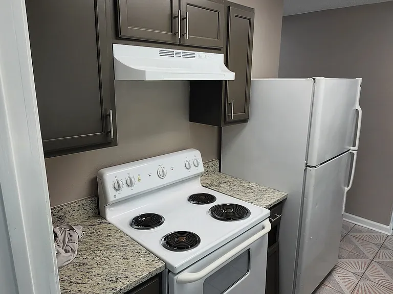 606 Crockett St — Photo 4