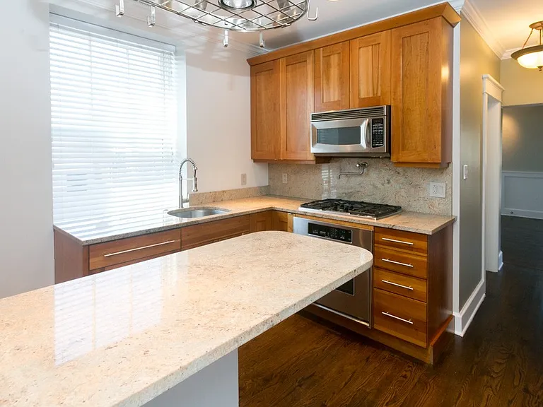3614 N Bosworth Ave #R4 — Photo 2