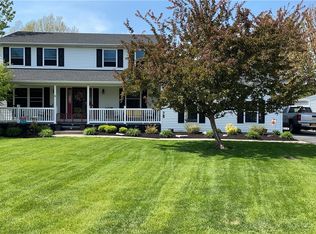 8068 Red Clover Ave, Williamsville, NY 14221