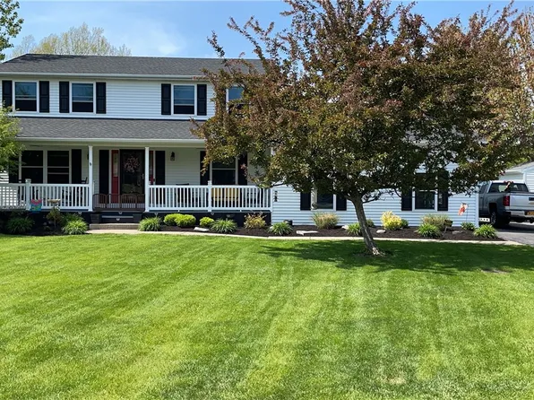 8068 Red Clover Ave, Williamsville, NY 14221