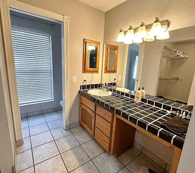 1259 S 40th Dr — Photo 10