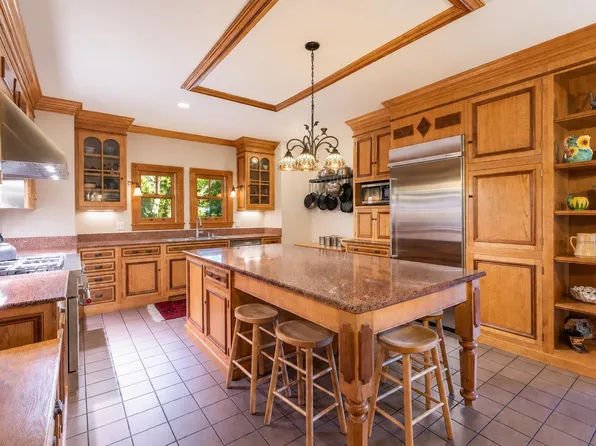 6 Pebble Beach Cir, Madison, WI 53717