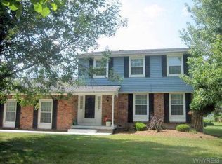 314 Glen Oak Dr, East Amherst, NY 14051