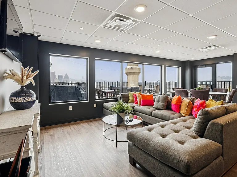 68-web-or-mls-Penn Ave-2409-903
