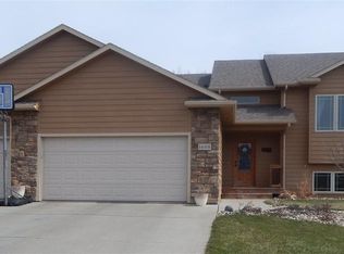 1608 S Mary Beth Ave, Sioux Falls, SD 57106