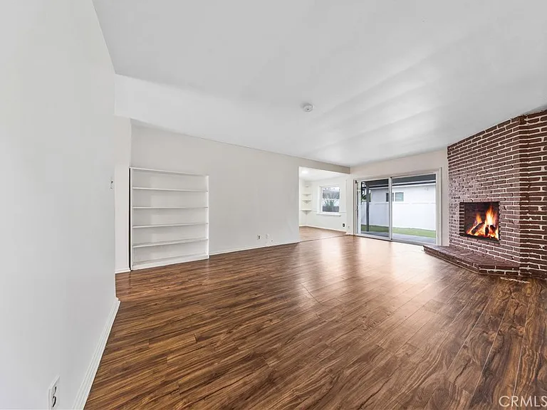 6943 Nagle Ave — Photo 11