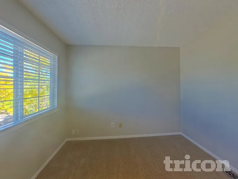 862 Marshall Dr — Photo 13