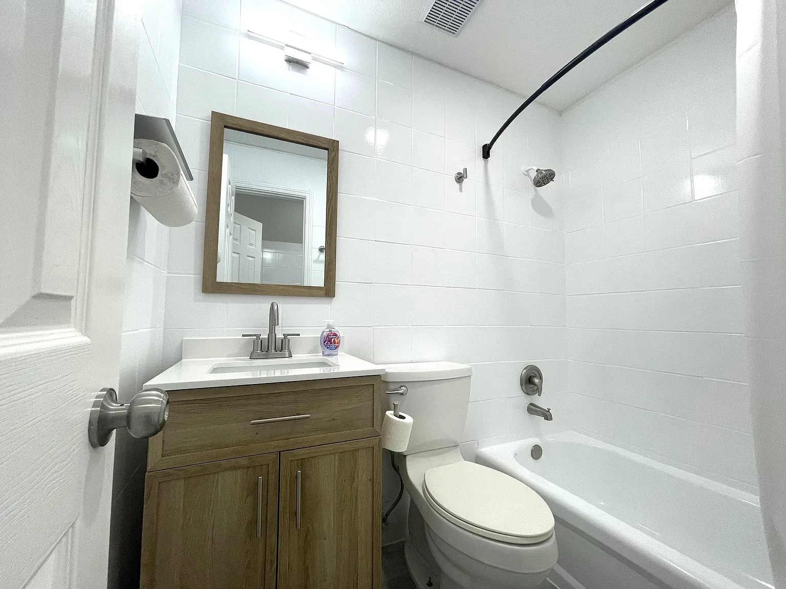 4 bed, 6.0 bath, 4129 sqft, $819 — Photo 3