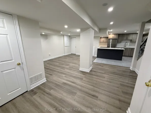 3419 Dovetail Mews, Mississauga, ON L5L 5E6