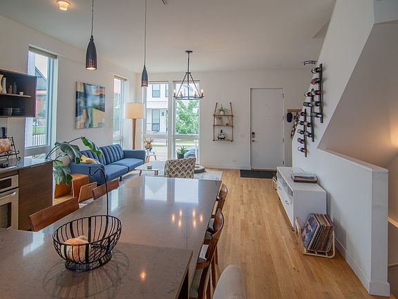 5th image of 4404 W Waveland Ave