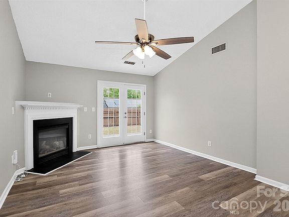 3rd image of 4925 Wheat Dr SW