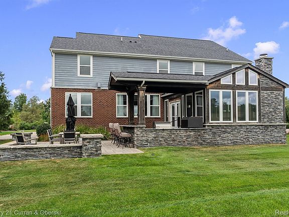 3rd image of 52365 Trailwood Dr