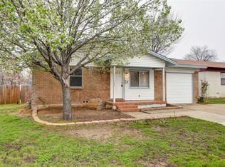 202 Ridgecrest Dr, Euless, TX 76040