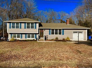 31 Norman Dr, Gales Ferry, CT 06335