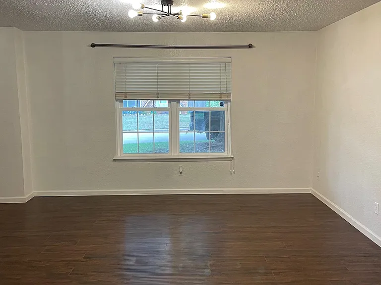 640 Reynolds Rd — Photo 8