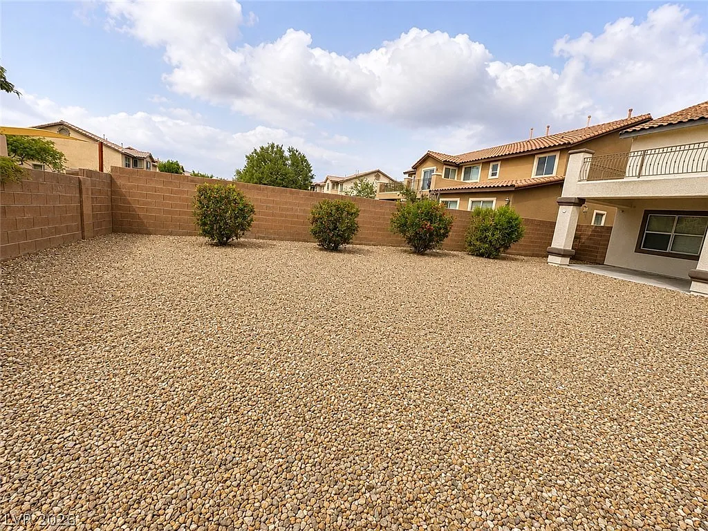 5 bed, 3.0 bath, 4161 sqft, $3,252 — Photo 4