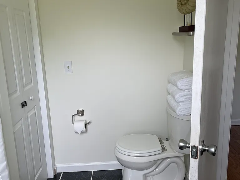 501 Bailey St — Photo 17