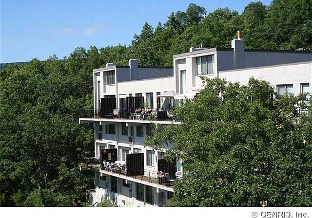 1st image of 11 Cliffside Dr