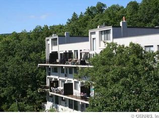 11 Cliffside Dr, Canandaigua, NY 14424