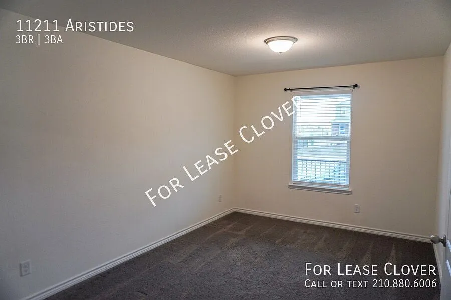 Feels Like New, 3 Bedroom in Champions Manor — Photo 4