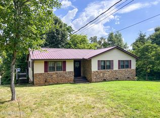1809 Ridgecrest Dr, Dandridge, TN 37725