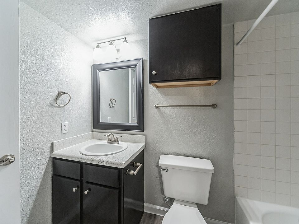 Park at Cedar Lawn Bathroom