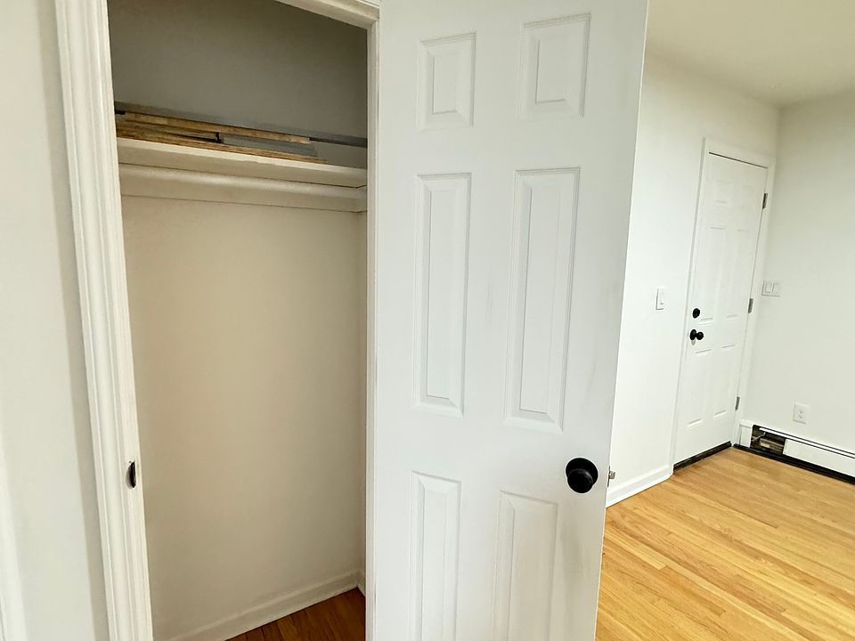 2nd image of 1181 Neill Ave #4