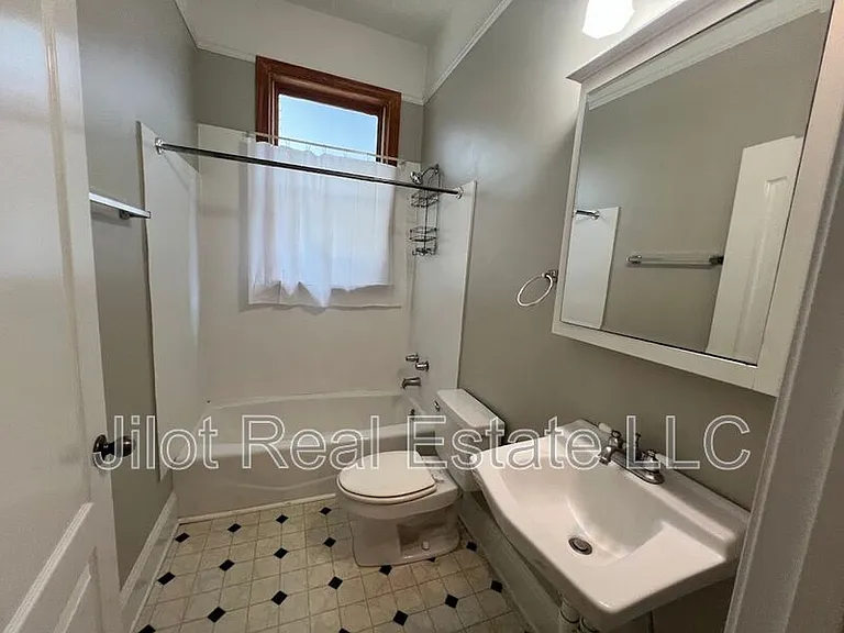 176 Flora Ave NE #A — Photo 10