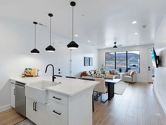 4th image of 425 W Momori Cir #B1