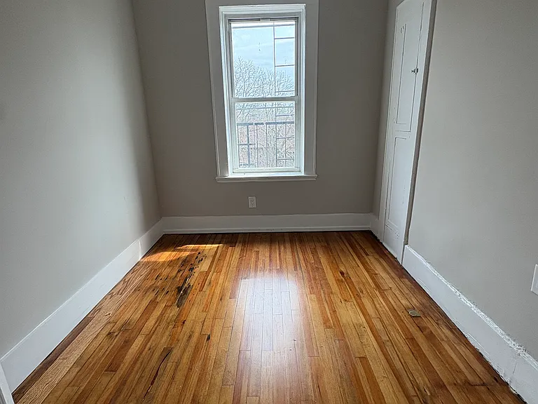 502 W 7th St #203 — Photo 3