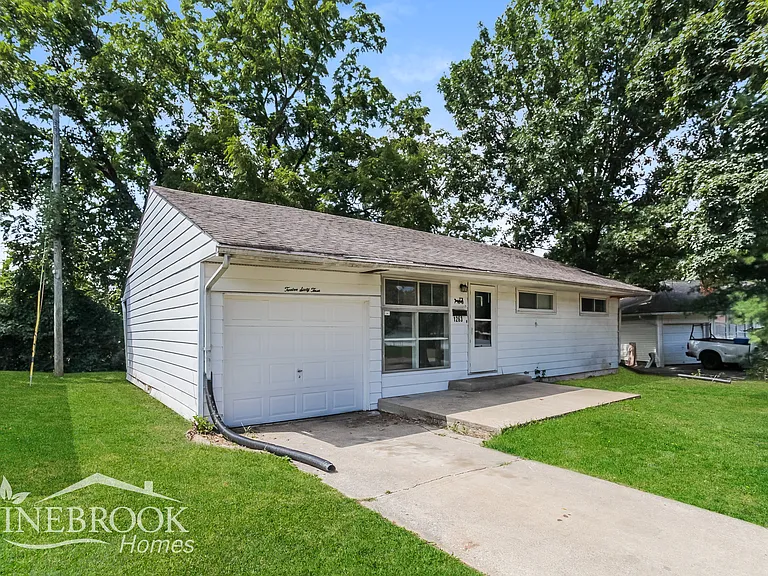 1263 Murat Ct — Photo 2