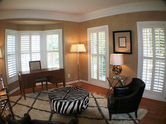 Large Formal Living Rm