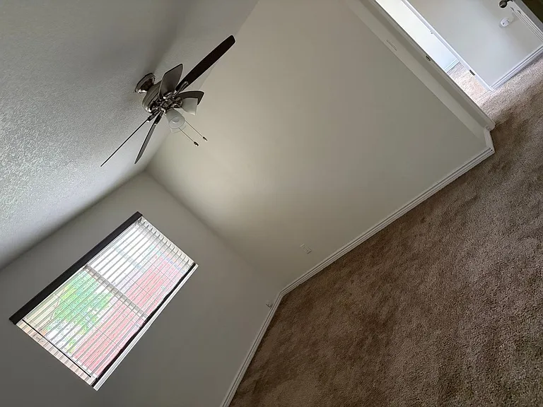 1050 Locust Pl — Photo 10