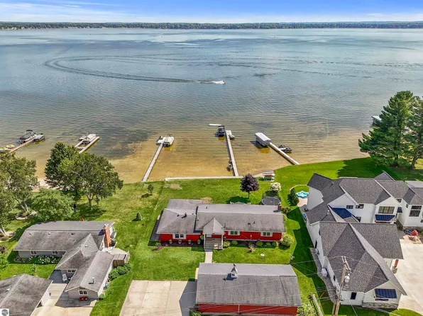 6563 W Northshore Dr, Lake City, MI 49651
