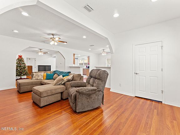 5th image of 34 N COLLEGE Street