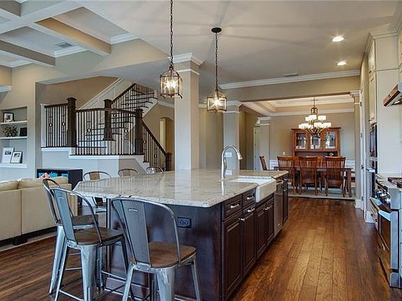 5th image of 135 Almedo Way NE