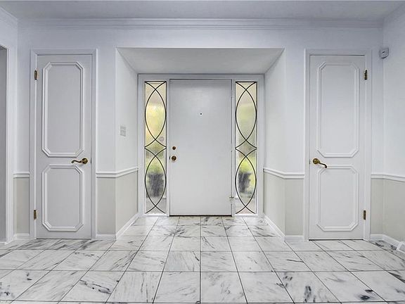 3rd image of 23899 Shaker Blvd