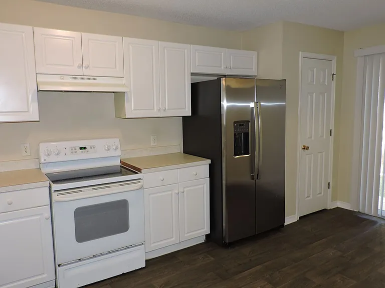 1005 Antigua Cir — Photo 3