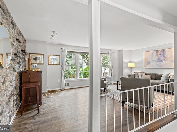 5th image of 4516 Squiredale Sq