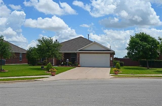 This home sits on a cul-de-sac lot!