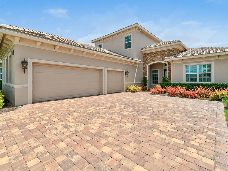 9019 SW Terzi Way — Photo 4
