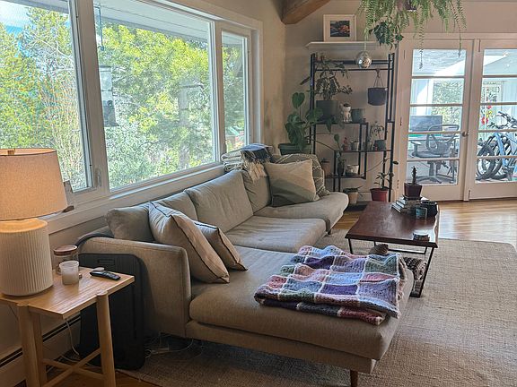 3rd image of 31 Peakview Dr