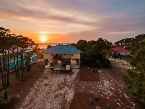 833 W Bay Shore Dr, Eastpoint, FL 32328