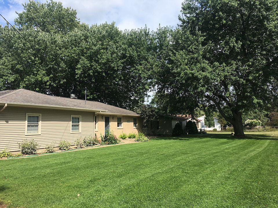 1st image of 775 Riverview Dr